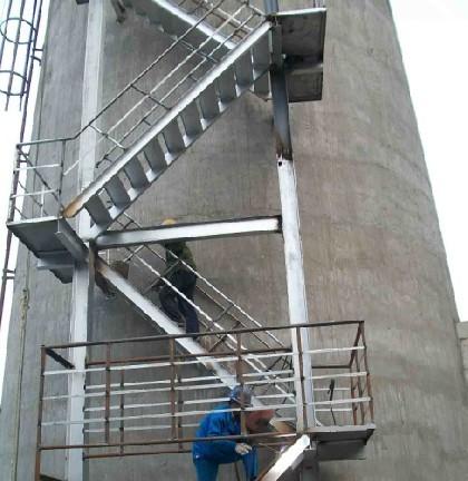 江苏烟囱安装钢楼梯