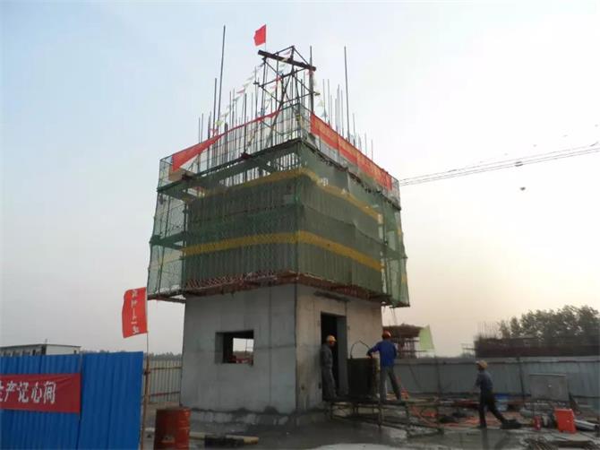 郑州烟囱滑模施工的中心线垂直度控制