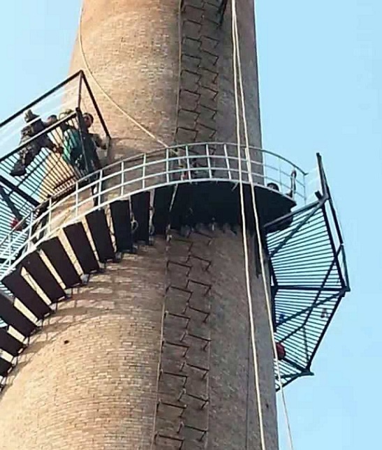新疆烟囱安装旋转梯的步骤及注意事项