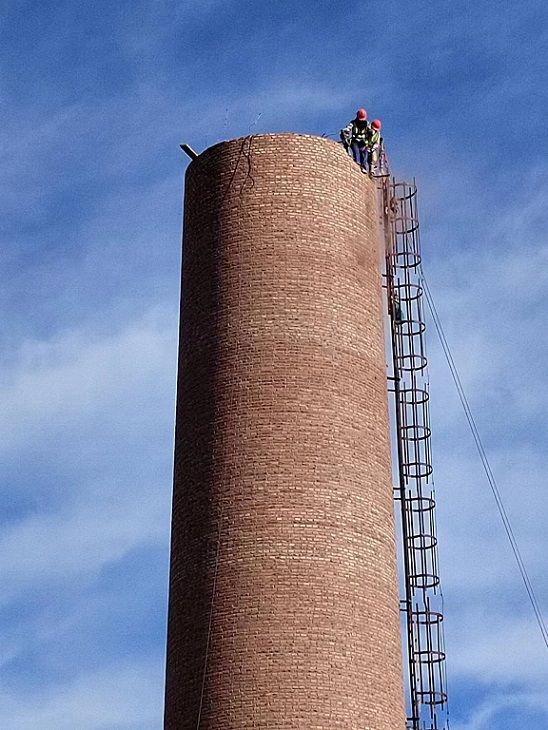 烟囱拆除公司专业拆除废弃闲置烟囱水塔