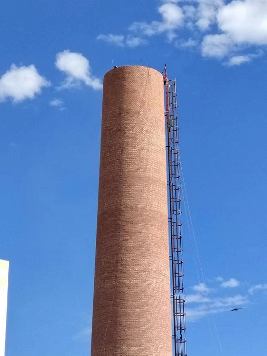 拉萨烟囱拆除公司:专业技艺,让高耸的废弃烟囱安全“退役”