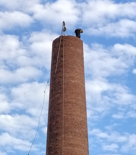 新疆烟囱拆除公司:绿色拆除,为环保贡献力量